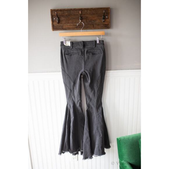 Free People We The Free Twirl On Mid-Rise Crop Flare Jeans 25 - Picture 5 of 5